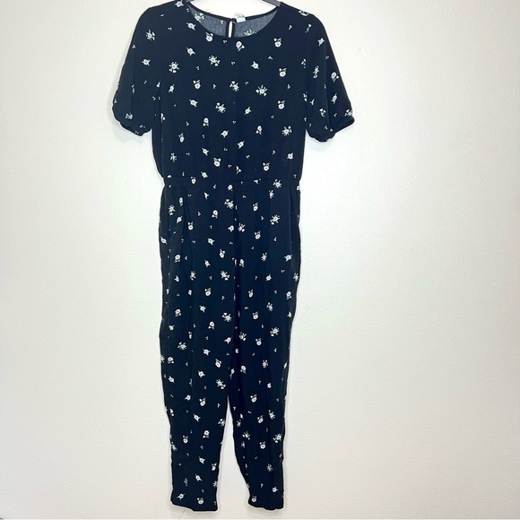 Old Navy Pants - 🤍 5/$25 Old navy floral printed jumpsuit